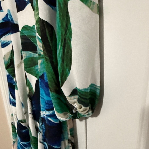 White House Black Market sleeved godet dress, petite 4 - Picture 4 of 8